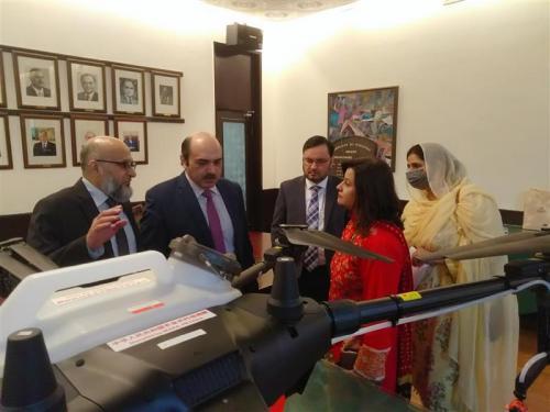 蝗虫哪里跑！中国智能农业装备驰援巴基斯坦